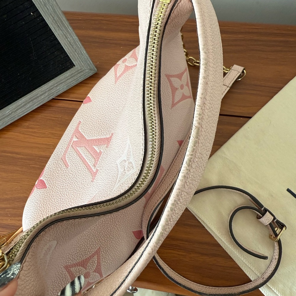 Louis Vuitton Pink By the pool Marshmallow PM - Picture 6 of 17